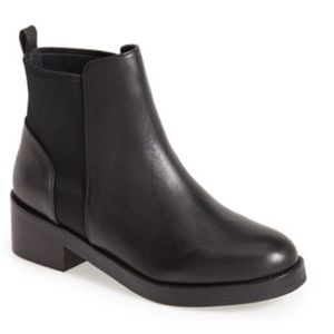 Steve Madden Shrill Chelsea Boots